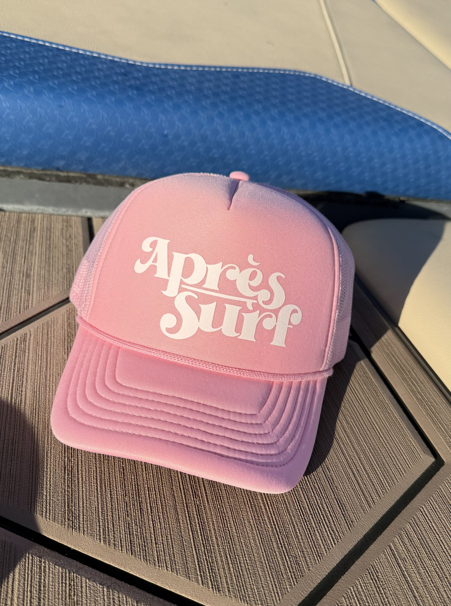 APRES SURF Trucker Hat